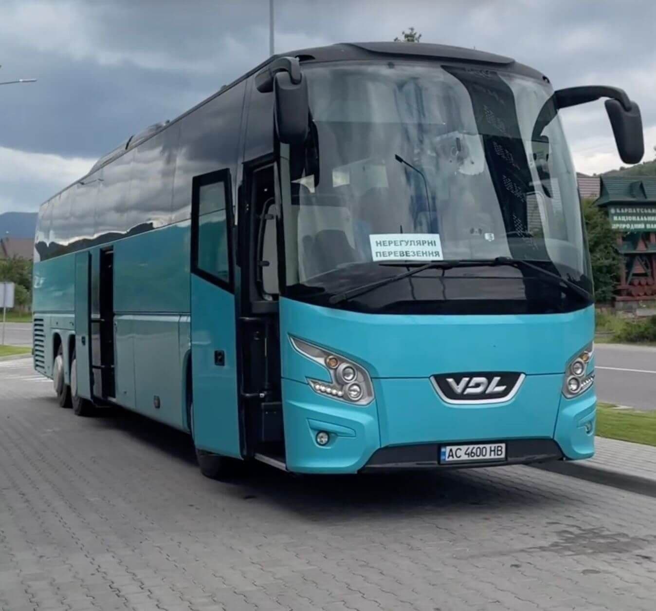 Автобус My Way зовні на міжнародному пасажирському маршруті