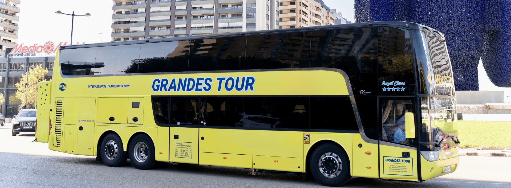 Двоповерховий автобус Grandes Tour Royal Class на міжнародному маршруті в Іспанії