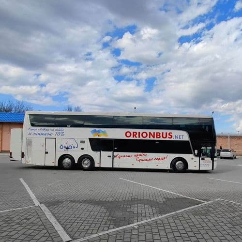 Автобус Оріон Авто на автостанції перед виїздом за кордон.