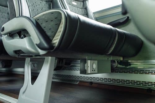 ндивідуальні розетки 220V та USB-порти для зарядки гаджетів під пасажирським сидінням автобуса ТрансТемпо (TransTempo) — сучасний сервіс та комфорт на atatickets.com.