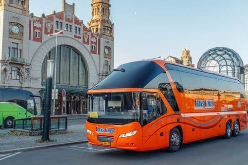 VIP-автобус Neoplan Starliner C на 50 пасажирських місць для комфортних подорожей Європою від сервісу atatickets.com.