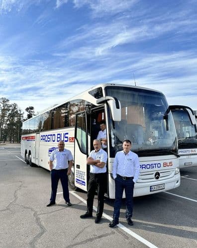 Автобус Prosto Bus Plus під час посадки пасажирів перед відправленням