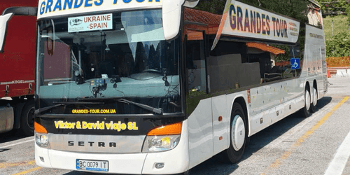 Автобус Grandes Tour Setra на маршруті Україна — Іспанія під час міжнародного рейсу через гори