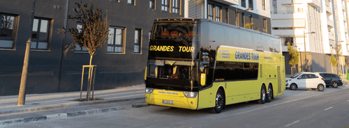 Двоповерховий автобус Grandes Tour VanHool у Львові — відправлення на міжнародний рейс до Іспанії