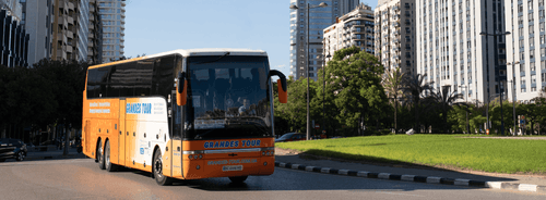 Автобус Grandes Tour на маршруті Київ — Мадрид у центрі іспанської столиці