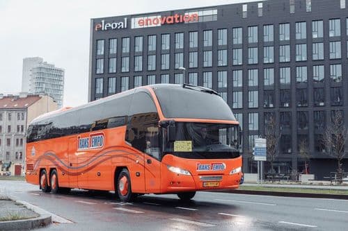 Розкішний 5-зірковий салон ТрансТемпо на 52 місця з ергономічними кріслами, панорамним дахом та індивідуальним клімат-контролем на рейсах atatickets.com