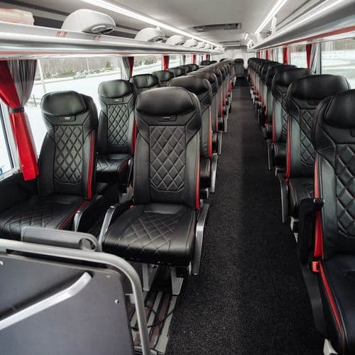 Салон міжнародного автобуса East West Eurolines з комфортабельними кріслами для рейсів Україна – Польща та Європа