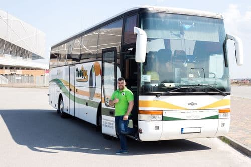 Автобус перевізника TocoBus перед виїздом на маршрут