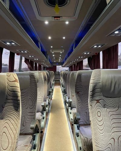 Салон автобуса TocoBus з сидіннями для пасажирів