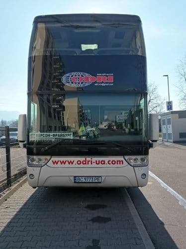 Перевізник одрі зустрічає пасажирів