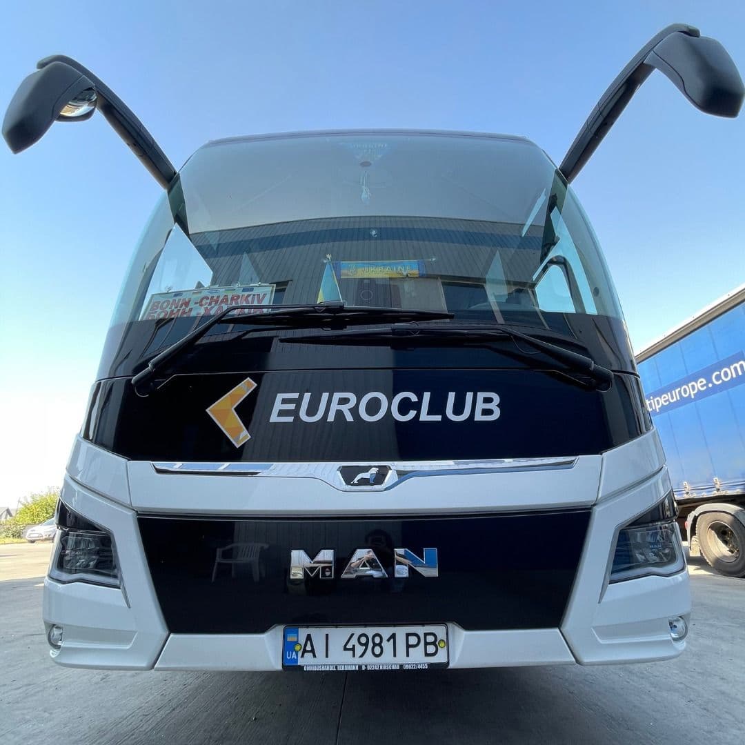 Сучасний автобус MAN перевізника EuroClub (ЄвроКлуб) на рейсі Бонн — Харків: комфортні міжнародні поїздки до Європи на atatickets.com.