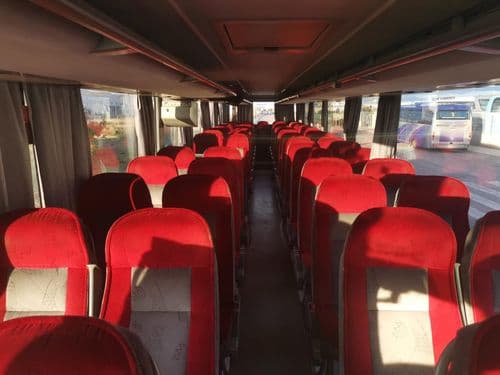Просторий інтер'єр автобуса KANTOL BUSTRAVEL для комфортної поїздки.
