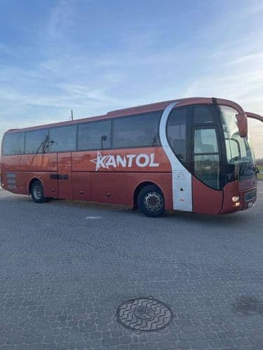 Пасажирський автобус KANTOL BUSTRAVEL перед виїздом до країн ЄС.