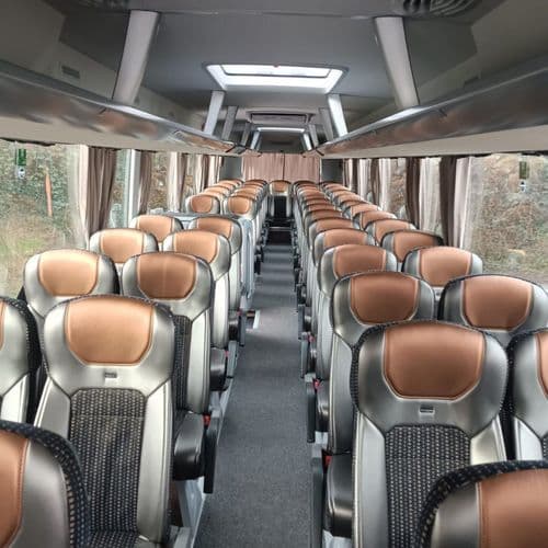 Сучасний інтер'єр та ергономічні крісла в автобусі перевізника EuroClub (ЄвроКлуб): комфортні міжнародні рейси на atatickets.com.