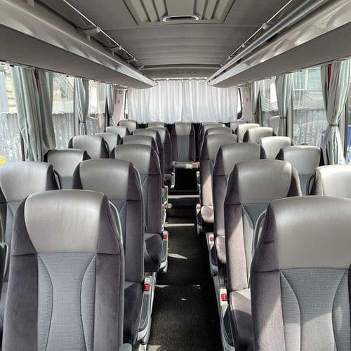 Інтер'єр сучасного автобуса Setra перевізника EuroClub (ЄвроКлуб) з комфортними м'якими кріслами — міжнародні пасажирські перевезення на atatickets.com.