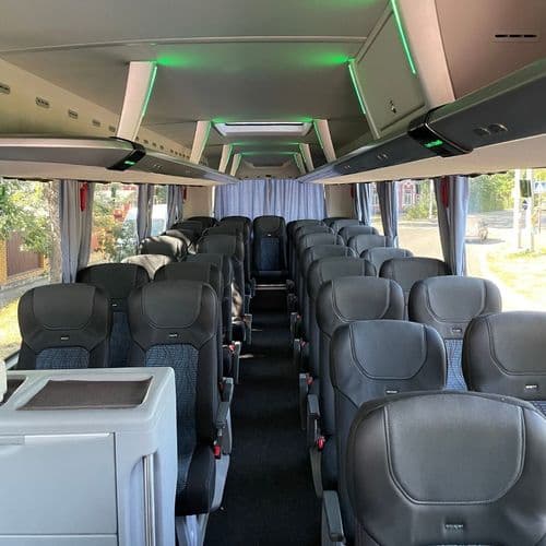 Комфортний салон автобуса MAN перевізника EuroClub (ЄвроКлуб) з неоновою підсвіткою та ергономічними кріслами — міжнародні рейси на atatickets.com.